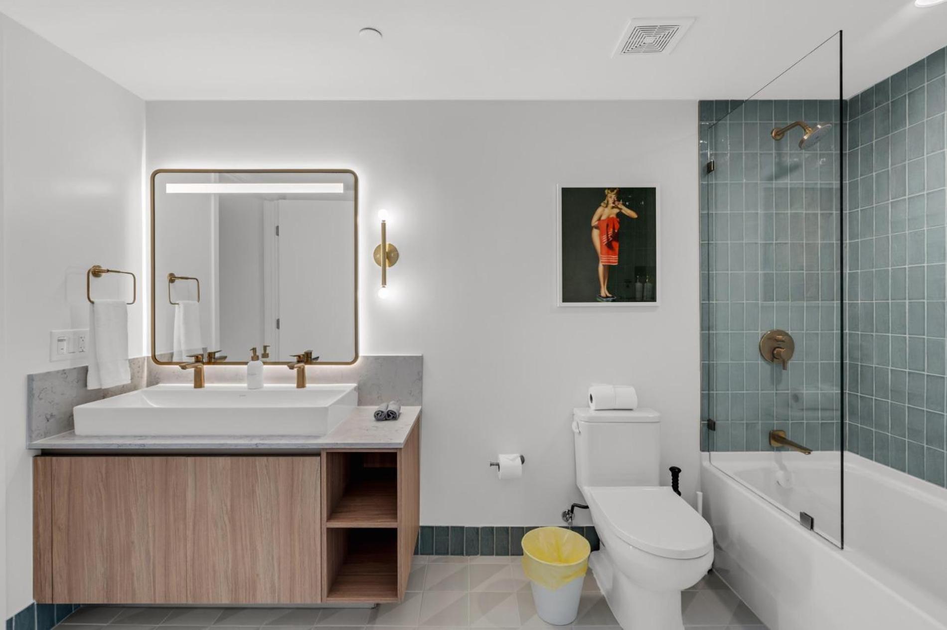 1-br Downtown Getaway On The 24th Floor Apartment *