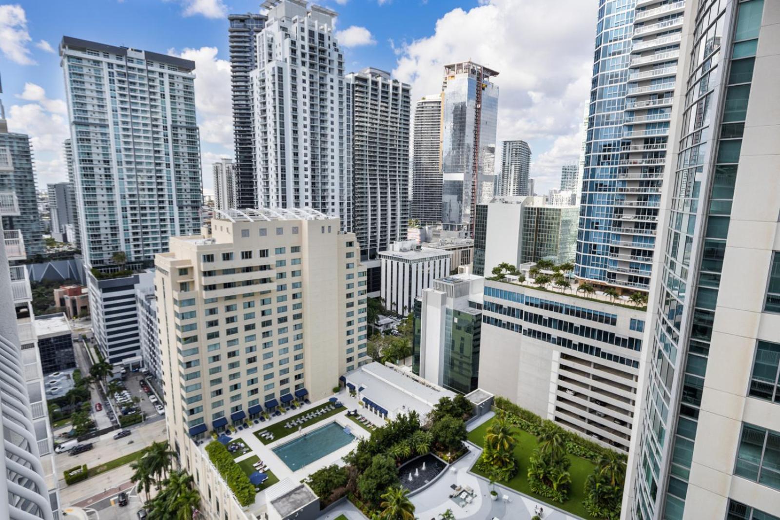 In Brickell With Pool, Gym, Free Parking And Game Apartment Miami