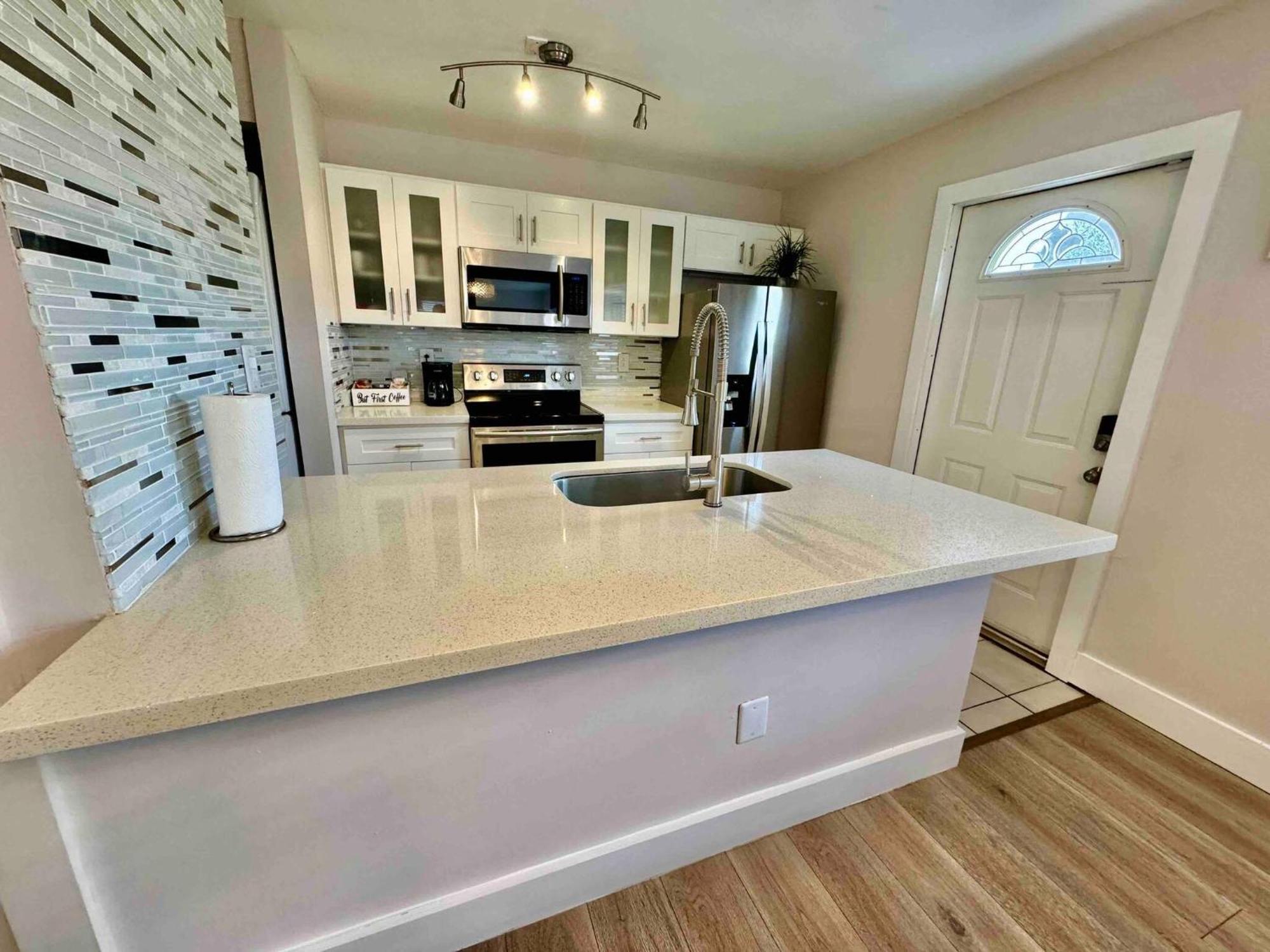 Cozy Near Coconut Grove And The Of Holiday home Miami