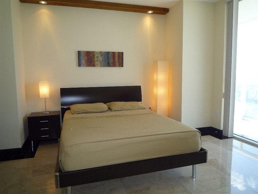 Luxury At 50 Biscayne *
