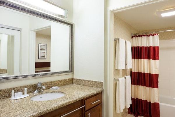 Hotel By Marriott Airport 3*