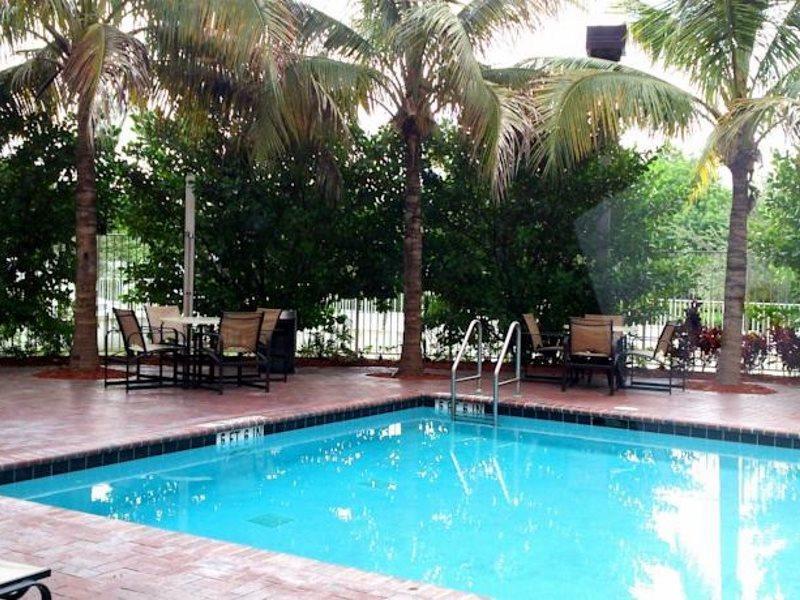 Hotel Express Airport-blue Lagoon Area By Ihg