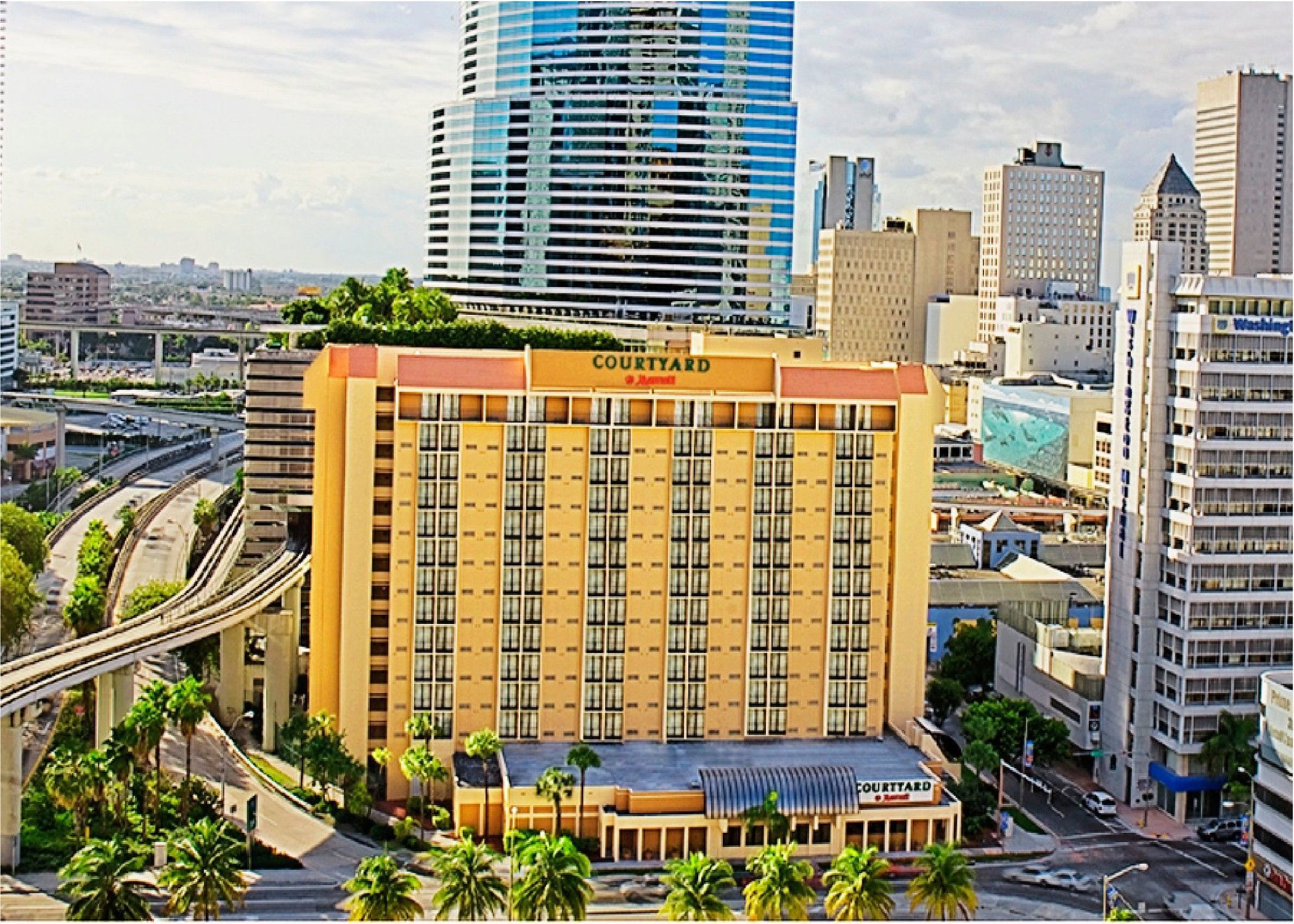 Courtyard Downtown Brickell Area