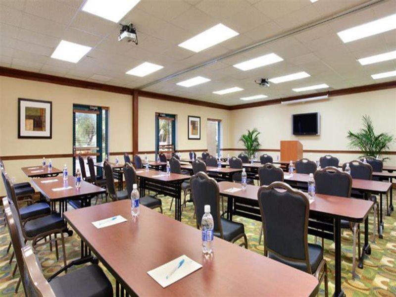 Hotel Hyatt House Airport 3*