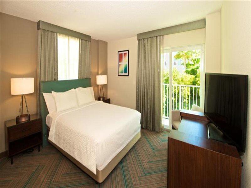Coconut Grove 3*