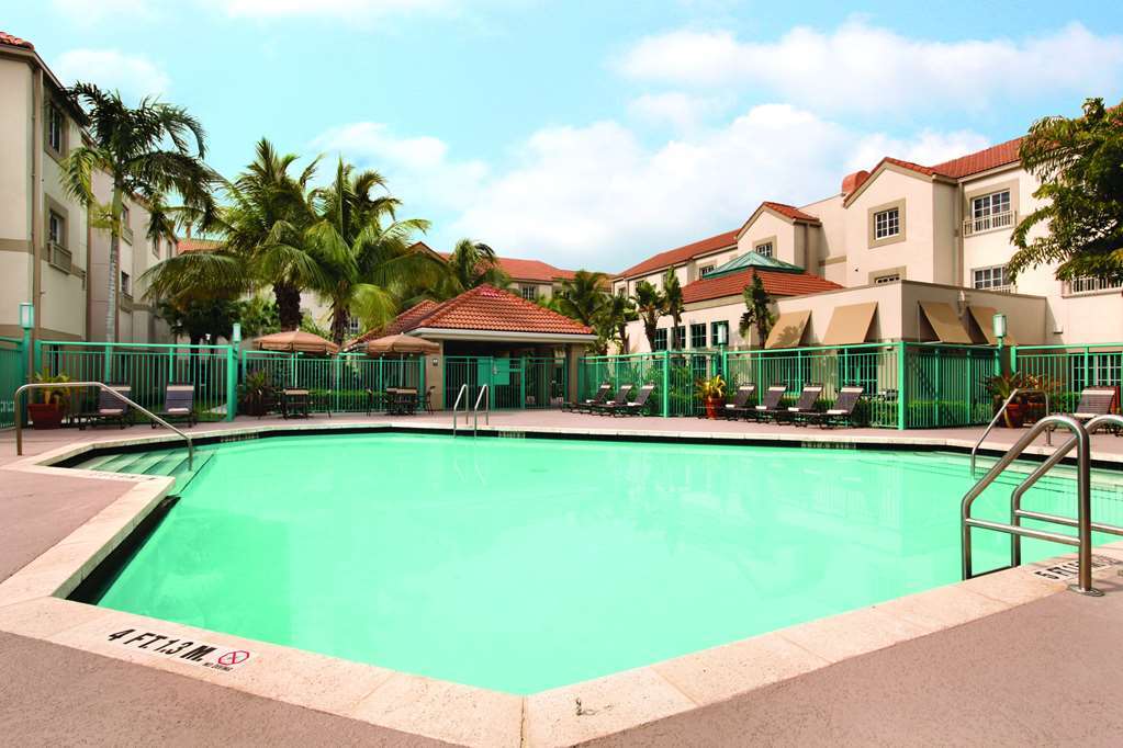 Hyatt House Airport Hotel 3*