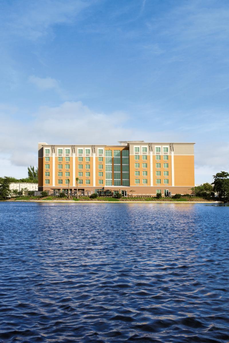 Express Airport-blue Lagoon Area By Ihg 4*