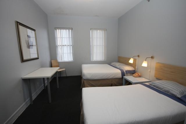Leamington - Downtown / Port Of Hotel 2*