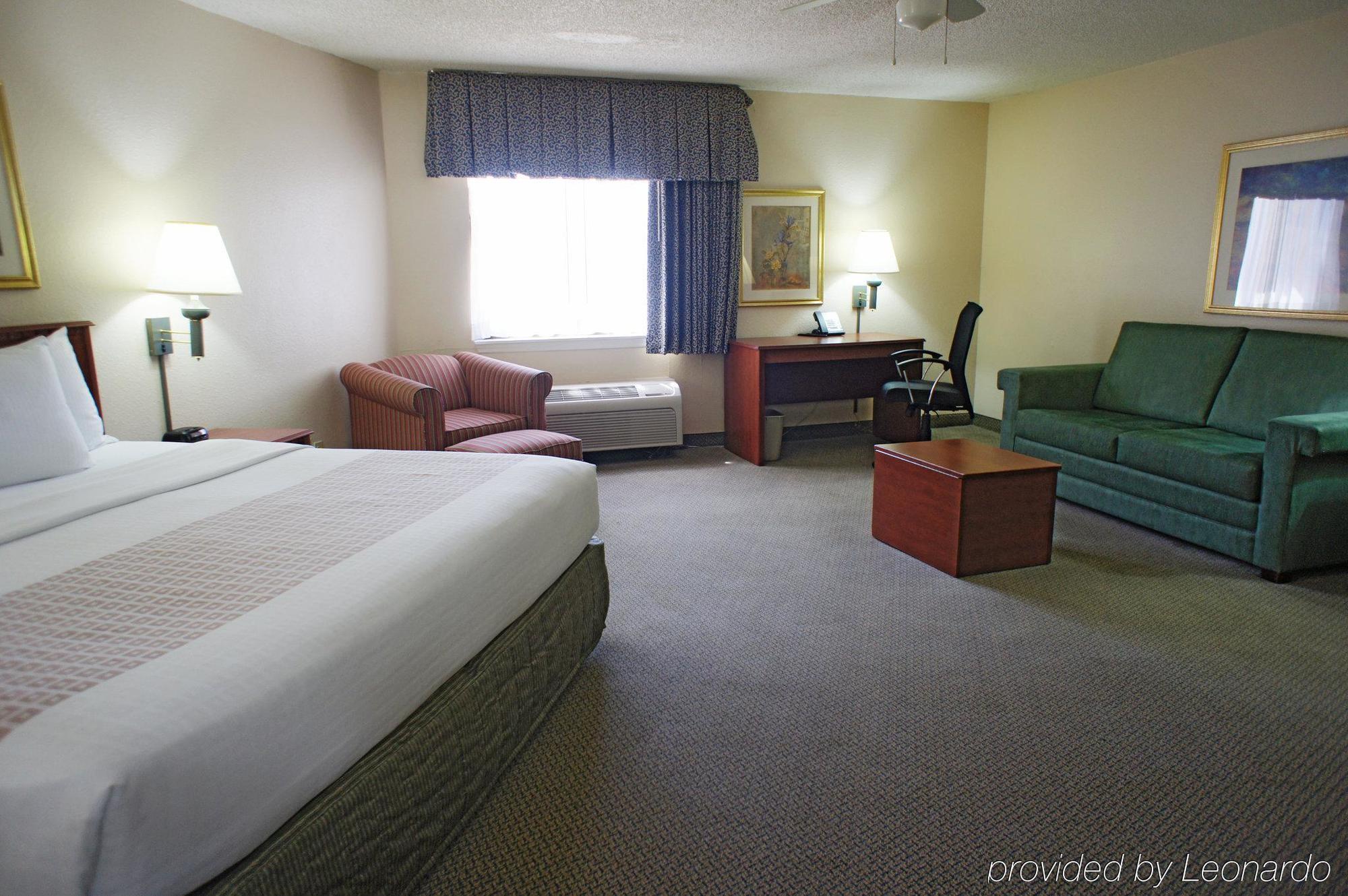 La Quinta By Wyndham Airport East Hotel