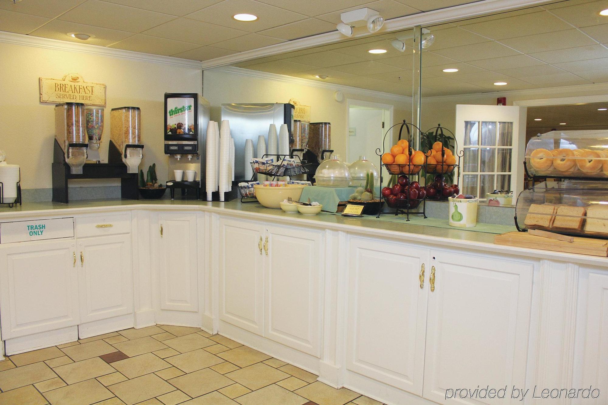 Hotel La Quinta By Wyndham Airport East