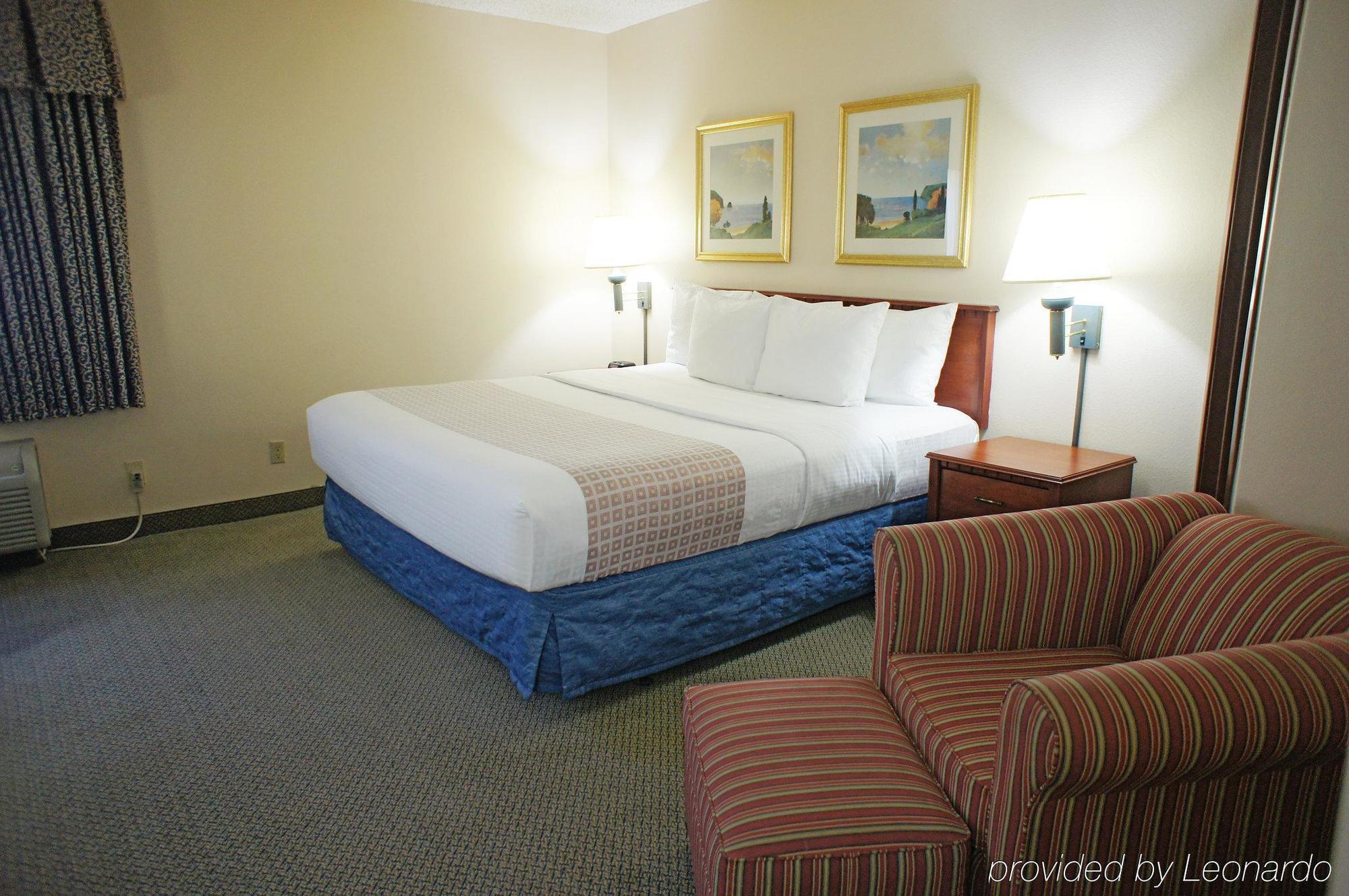 La Quinta By Wyndham Airport East Hotel 3*