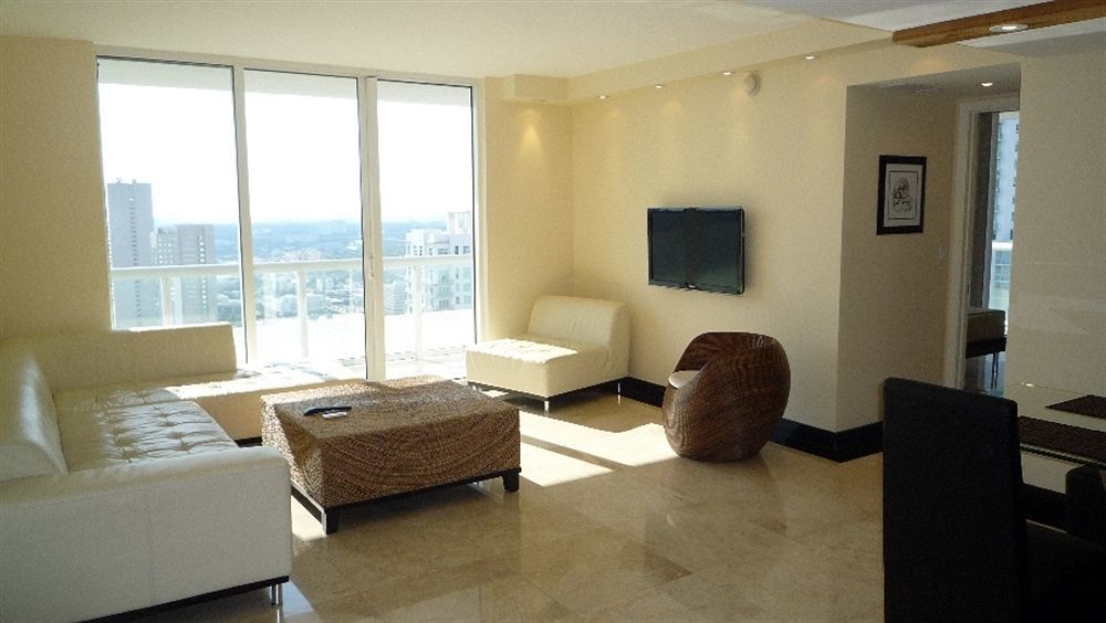 Luxury At 50 Biscayne Apartment *