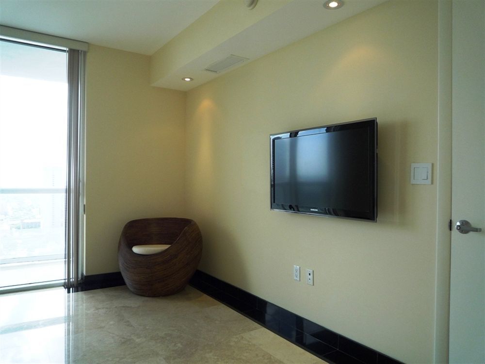 Luxury At 50 Biscayne *