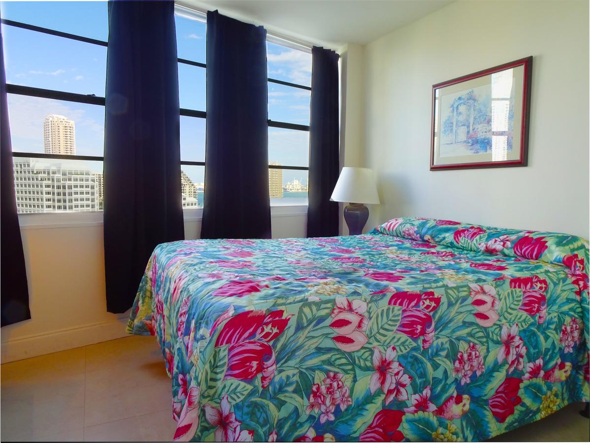 Apartment Four Ambassadors Apartments Miami