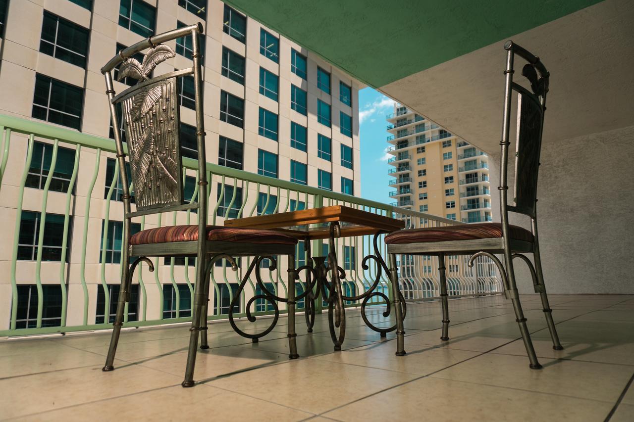 Brickell Bay Boardwalk - Waterfront Luxury *