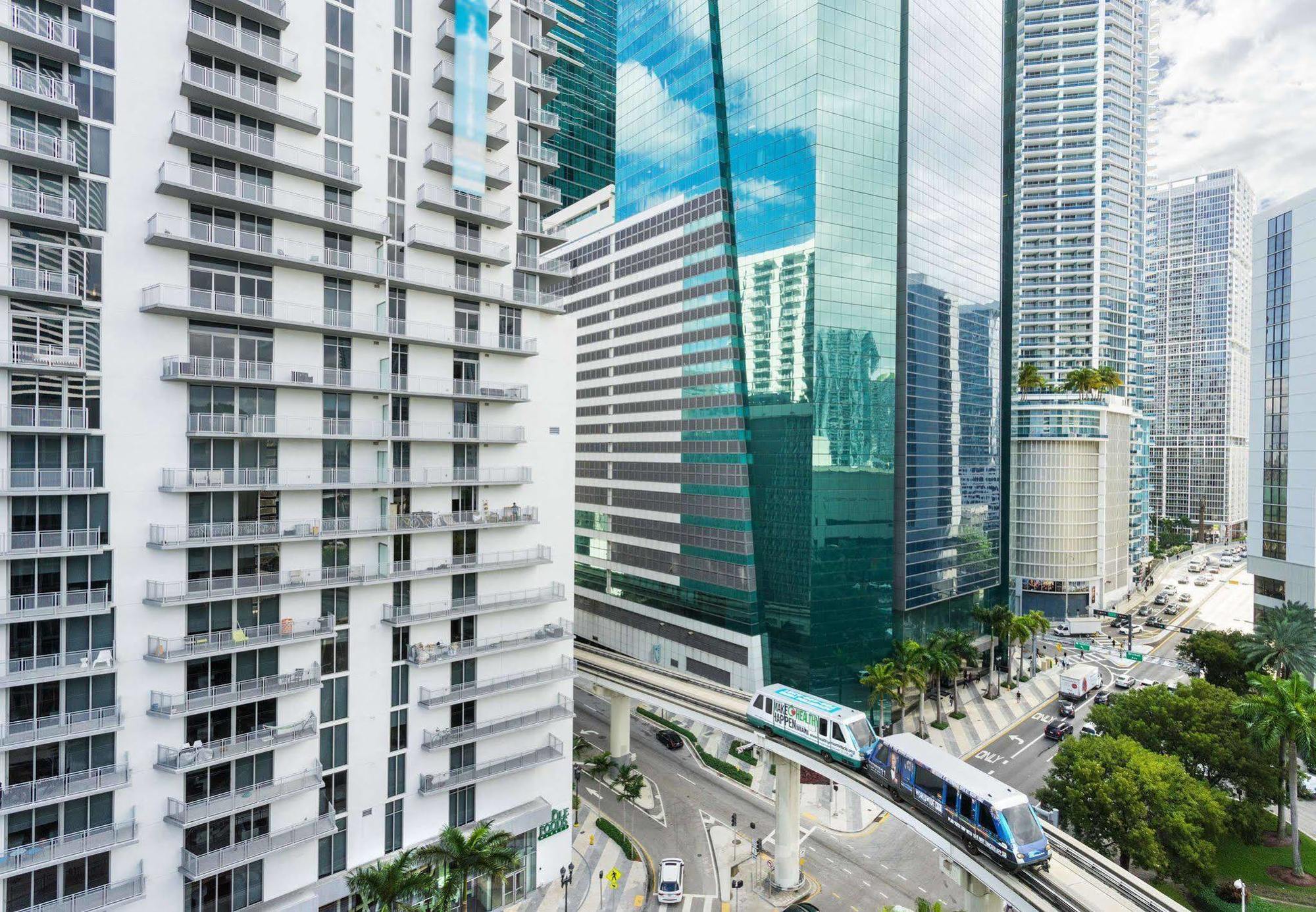 Courtyard Downtown Brickell Area Miami