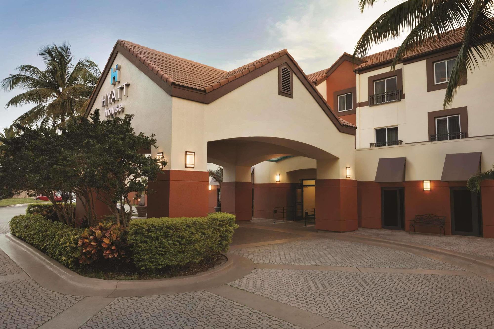 Hyatt House Airport Hotel 3*