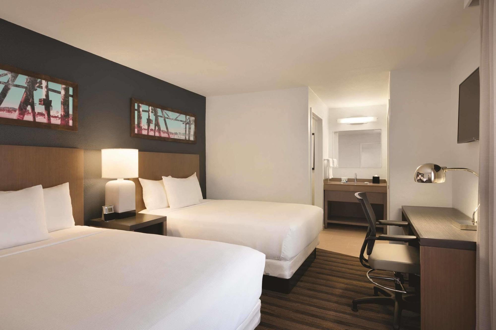 Hyatt House Airport 3*
