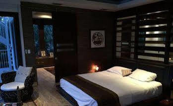 Villa Riza Miami