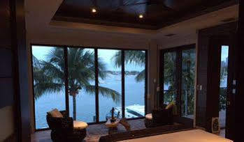 Villa Riza Miami