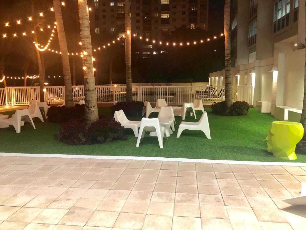 Starlight Suites * Miami