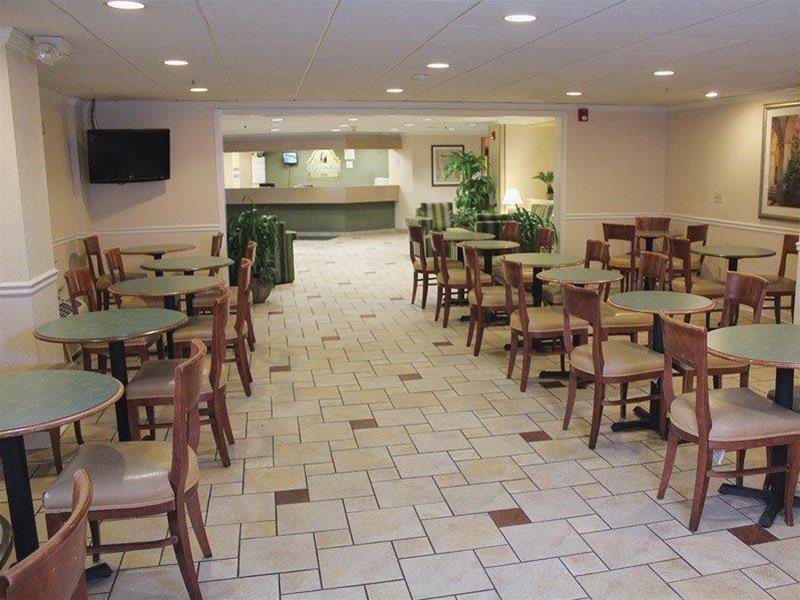 La Quinta By Wyndham Airport East Hotel 3*
