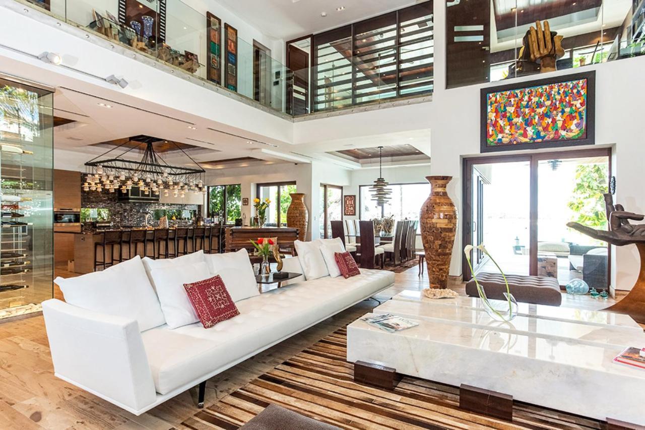 Villa Riza Miami