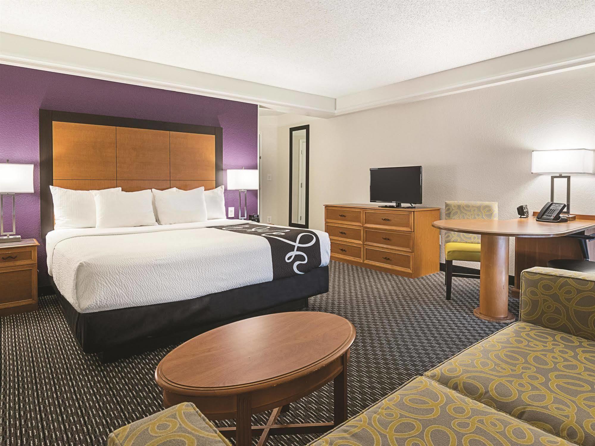 La Quinta By Wyndham Airport East Hotel Miami