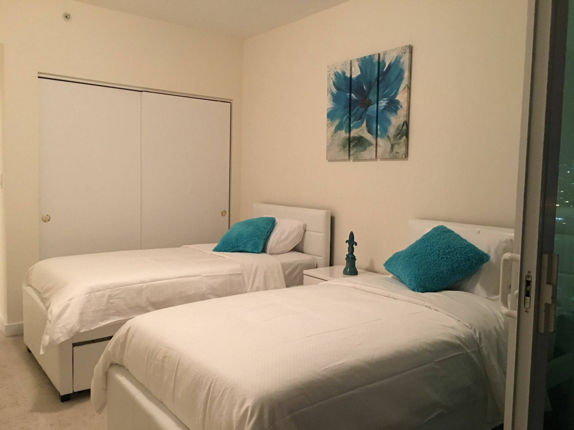 Starlight Suites * Miami