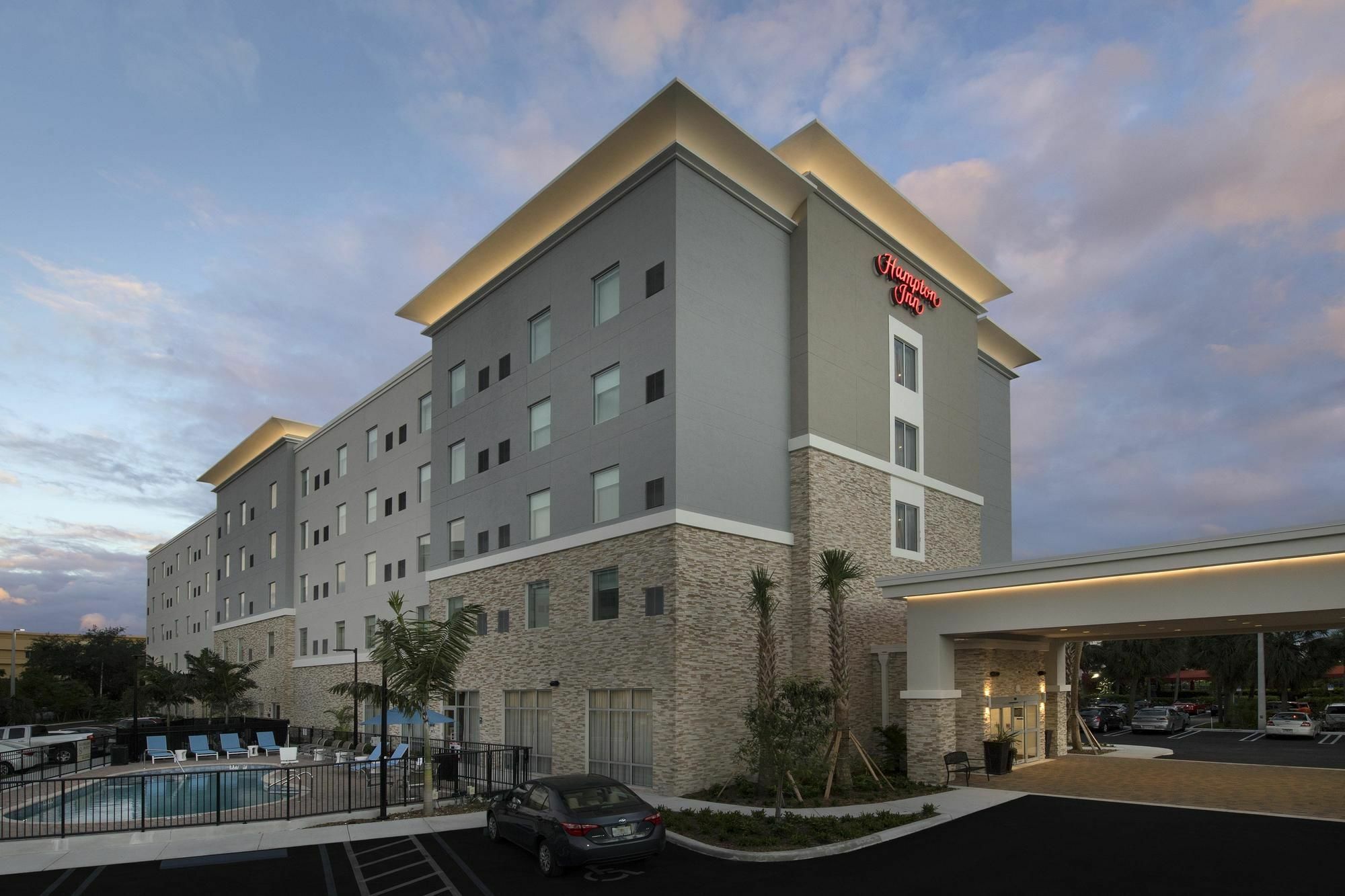 Hampton Airport East Hotel 3*