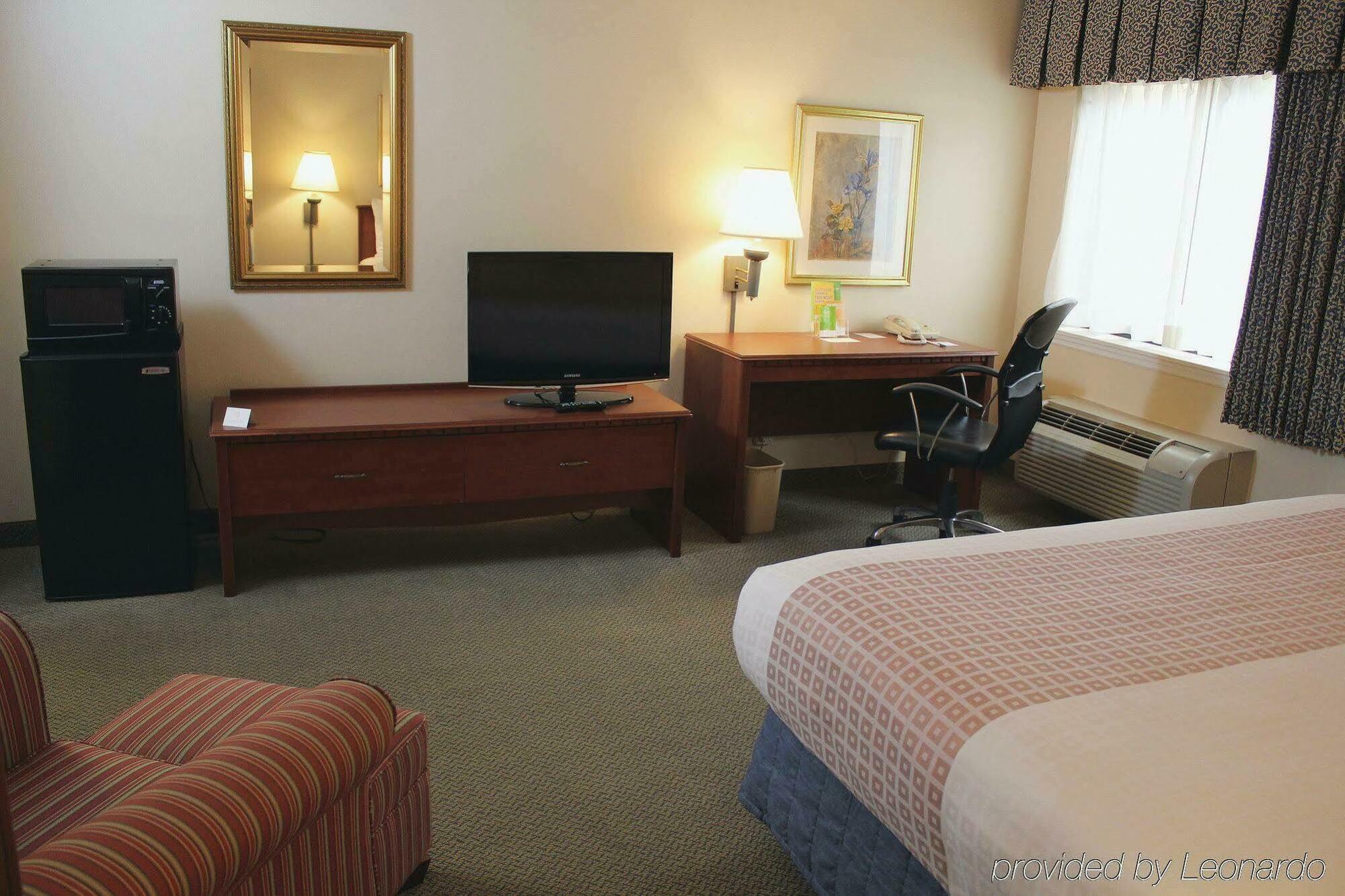 La Quinta By Wyndham Airport East Hotel