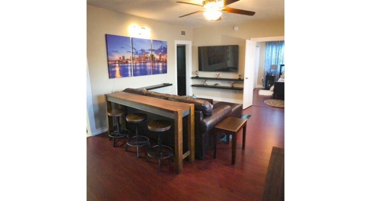 Apartment Modern 2/1 Near Midtown And Beaches