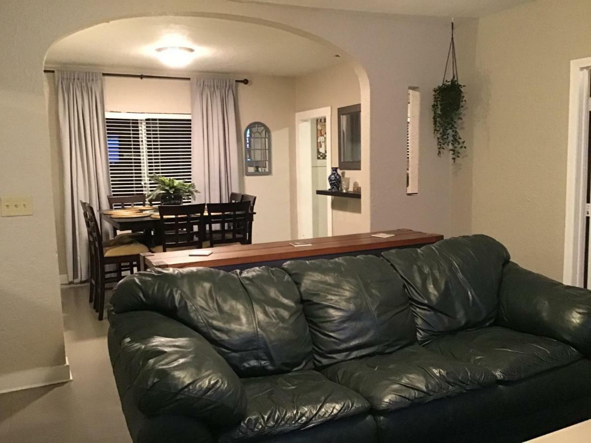 Modern 3/1 House Close To Beaches And Midtown Ferienhaus