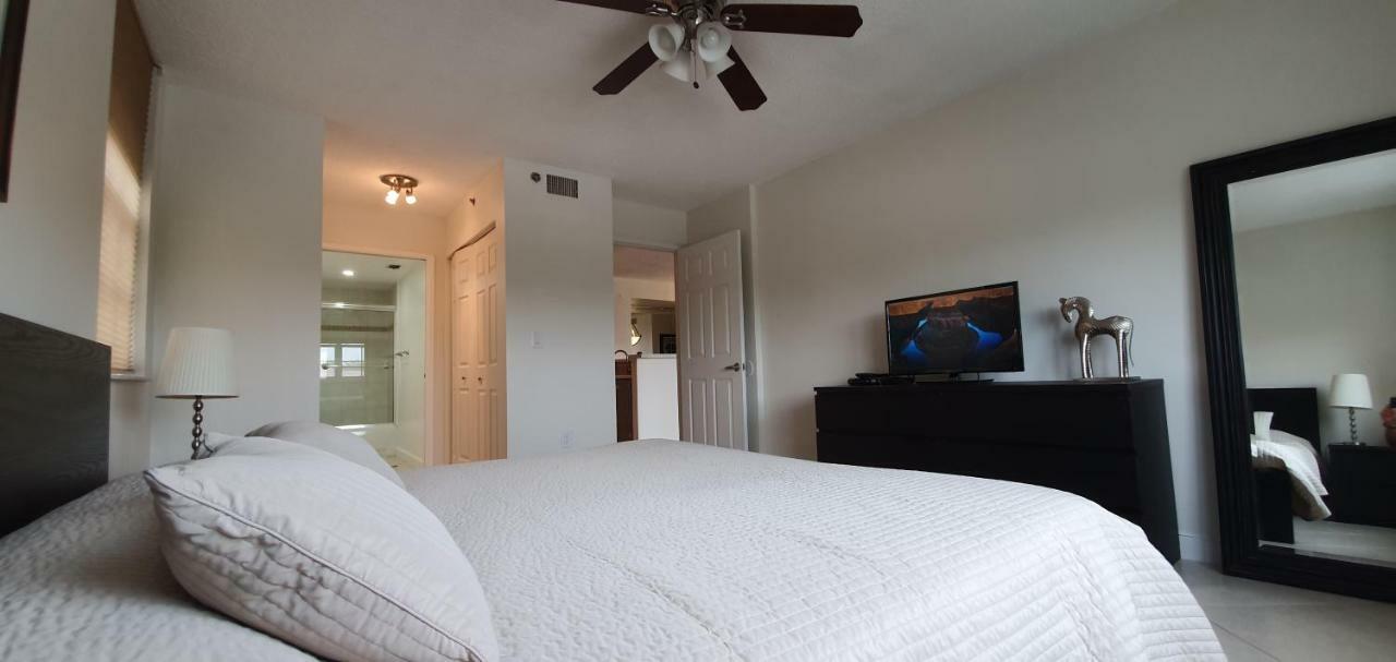 Yacht Club Aventura 2br + 2ba Apartment Miami