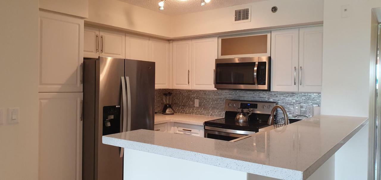Yacht Club Aventura 2br + 2ba * Miami