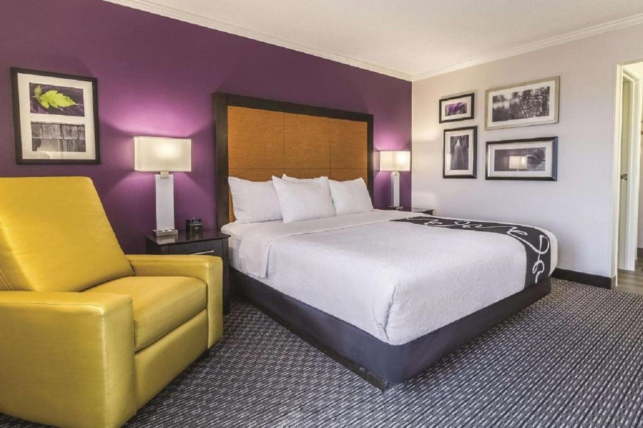 La Quinta By Wyndham Airport East Hotel
