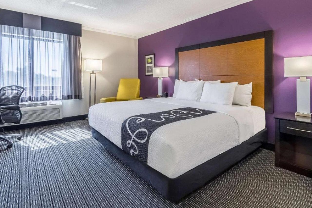 La Quinta By Wyndham Airport East Hotel