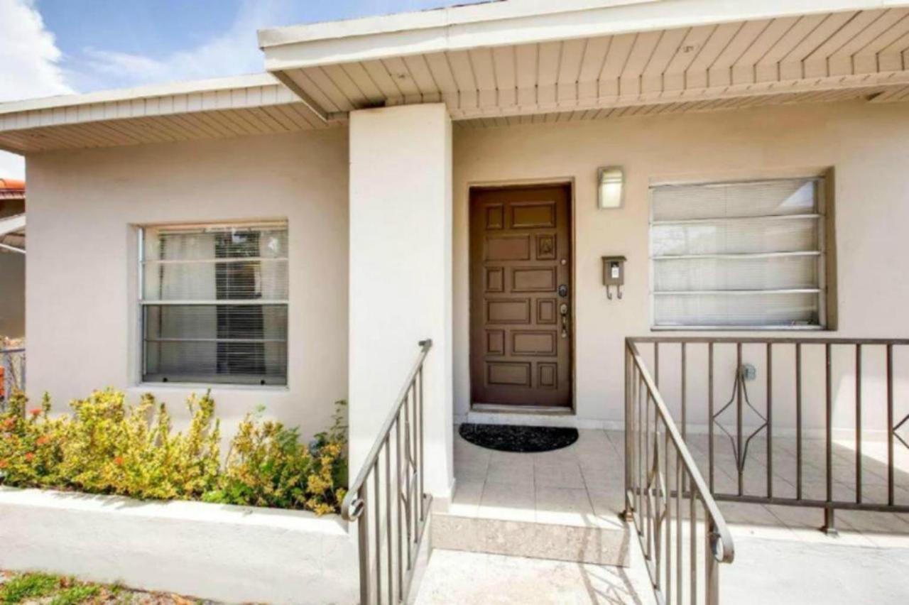 Self Check-in Suites Near Coral Gables Guest house *