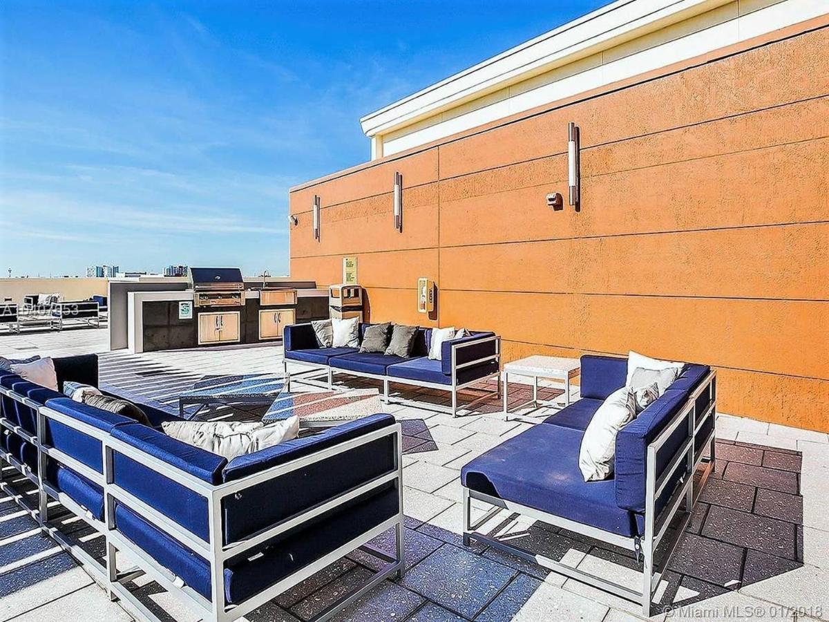 Modern 1 Bedroom Midtown With Free Parking Apartment