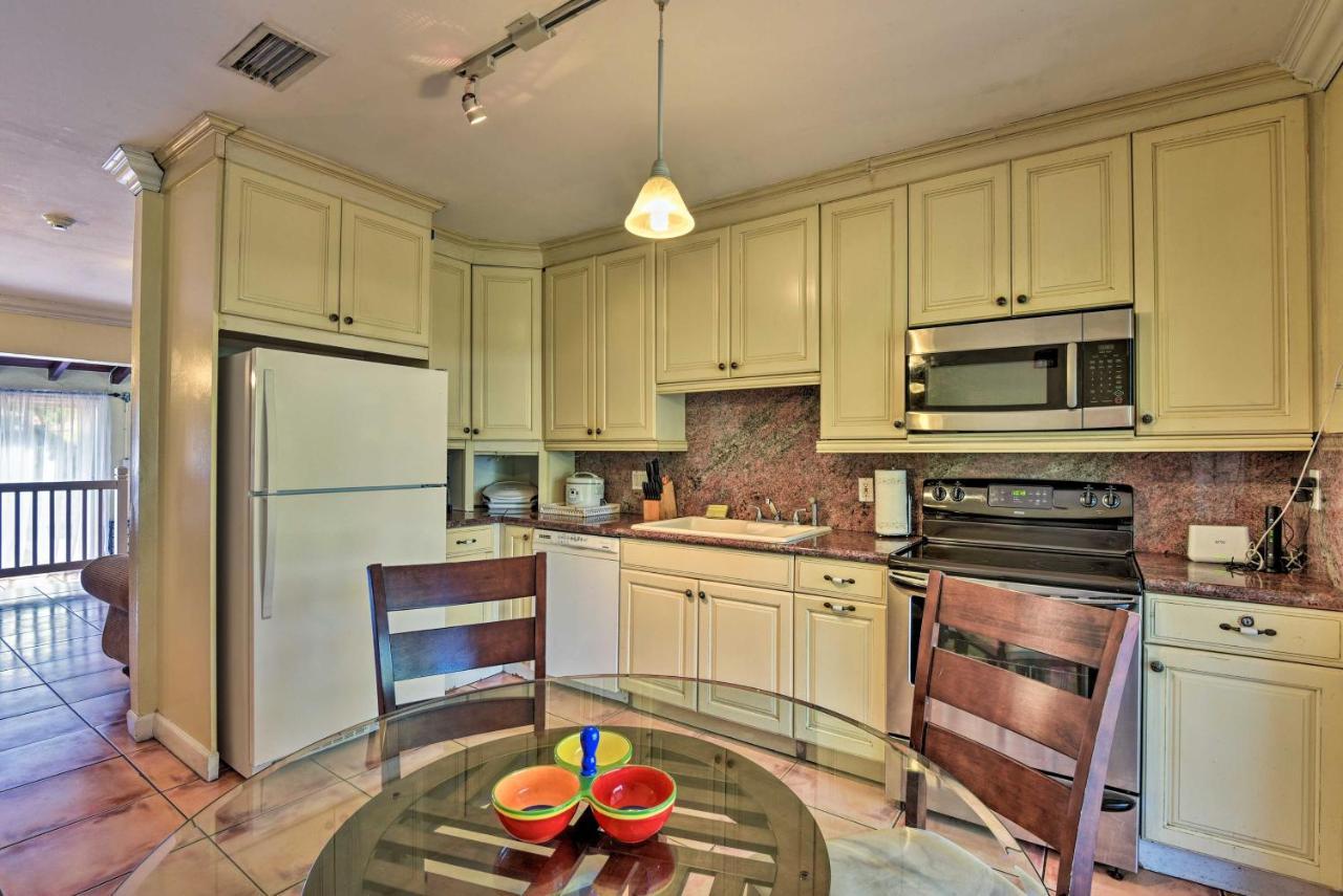 Holiday home Quaint 10 Mi To Mid-beach! *