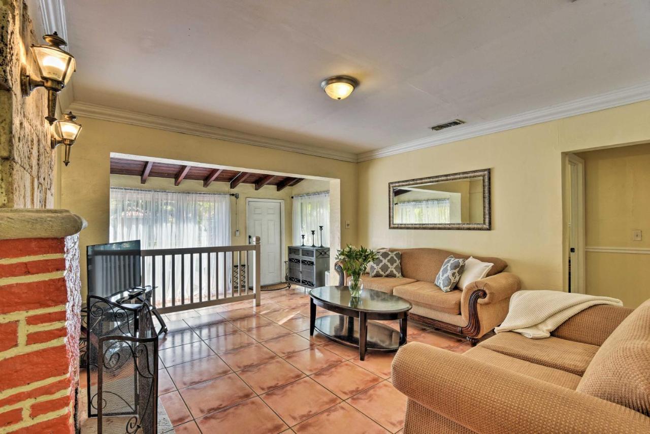 Holiday home Quaint 10 Mi To Mid-beach!