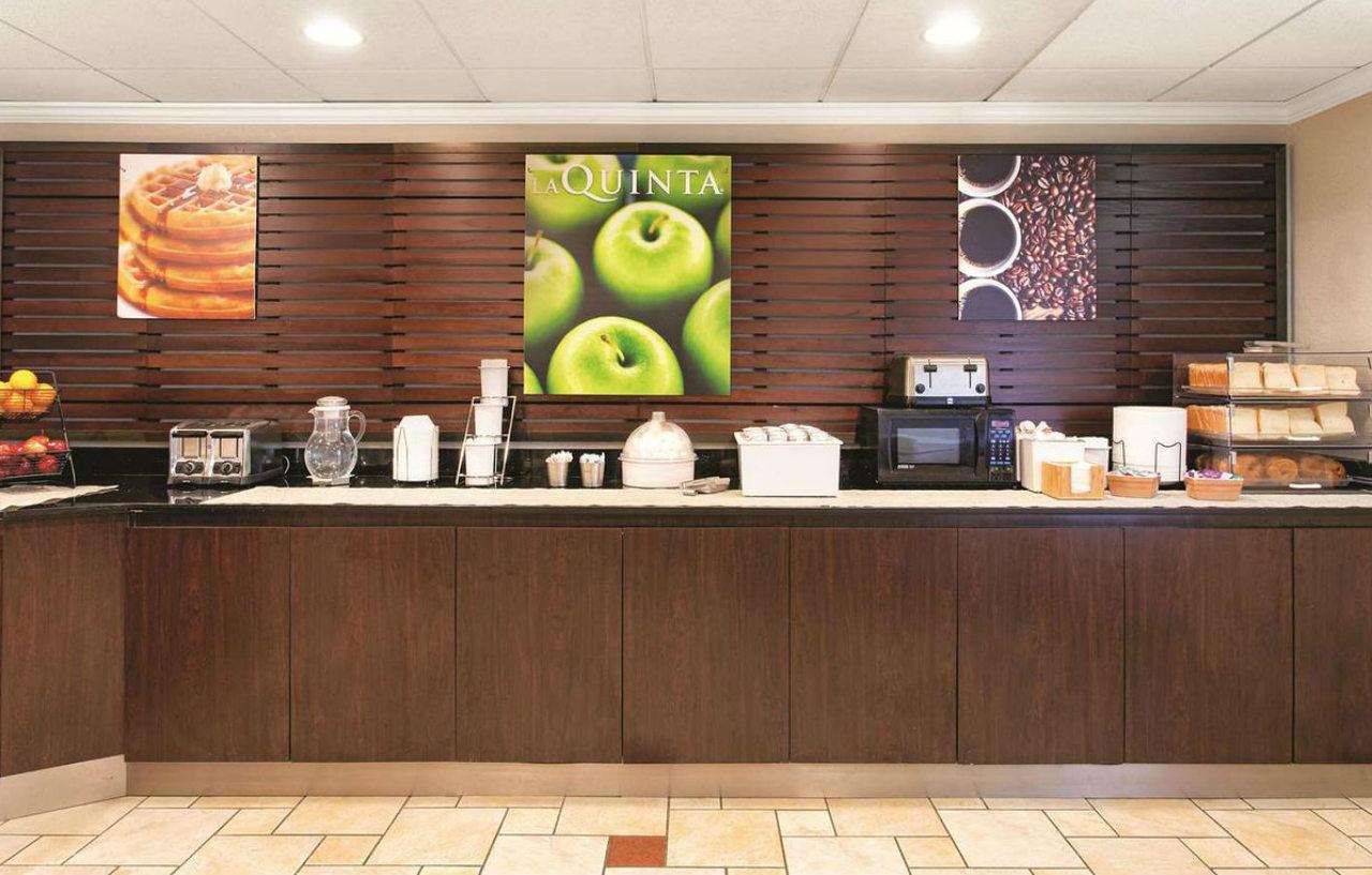 Hotel La Quinta By Wyndham Airport East