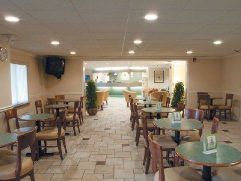 Hotel La Quinta By Wyndham Airport East