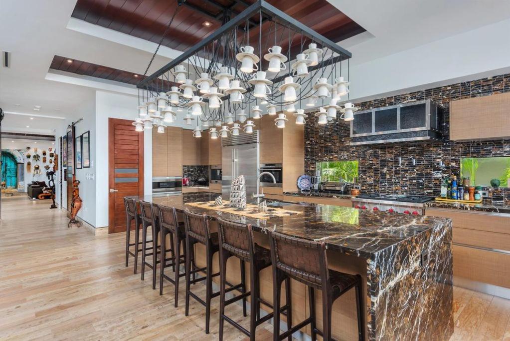 Riza Villa Miami