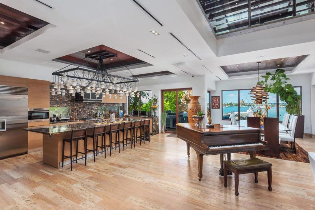 Villa Riza Miami