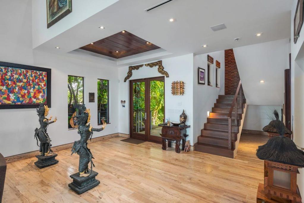 Riza Villa Miami