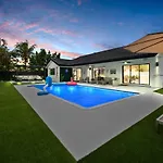 Villa Paradise Miami, Luxury Gem With Heated Pool, Game Room, Fire Pit, 3 Bed 2 Bath
