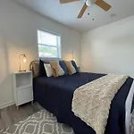 Remodeled Little Havanna Apartments Great Location
