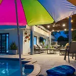 Villa Palma - Prime Location, Pool, Game Room, Outdoor Kitchen