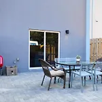 Relax And Enjoy Of Miami In This Cozy Duplex